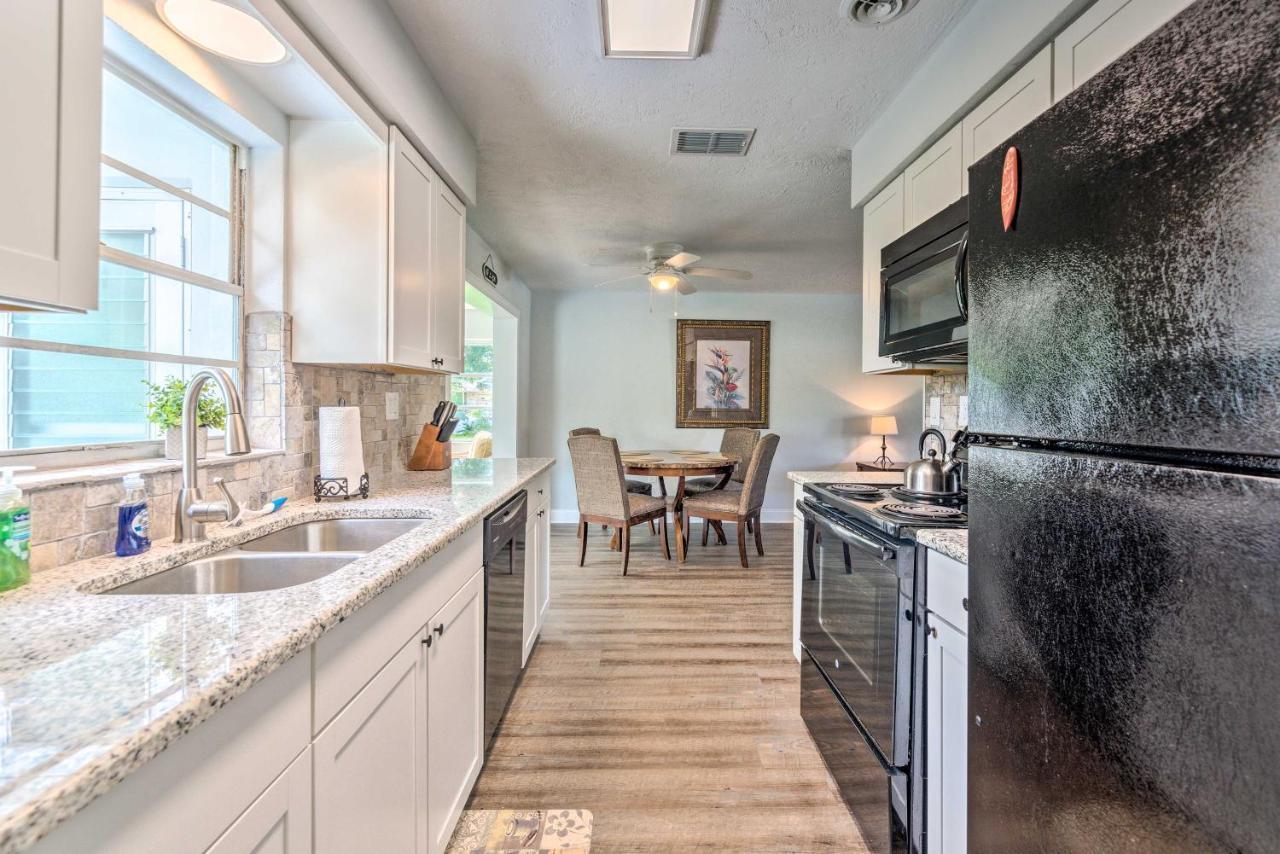 Contemporary Beverly Hills Gem With Sun Room! Екстер'єр фото